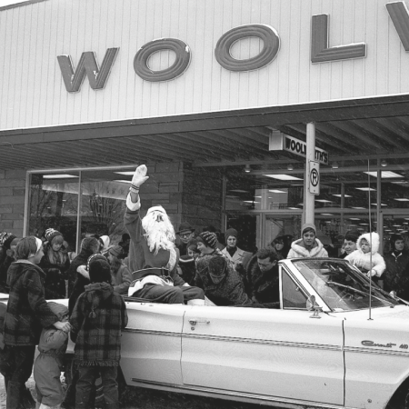 Arrivée du Père noël au magasin Woolworth de Rivière-du-Loup